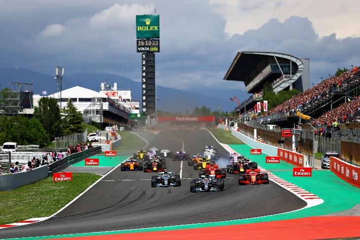 Formula1Verse's tweet photo. EI PATRICK QUE DIA É HOJE? CAÇAR AGUA VIVA? FAZER SEXO NO SIRI CASCUDO? NADA DISSO MINHA ESTRELA DO MAR HOJE É DIA DO GRANDE PREMIO DA ESPANHA DO F1V!!! ASSISTA A INCRIVEL CORRIDA QUE VEM POR AI!!!1 https://t.co/tcIgciFGh5