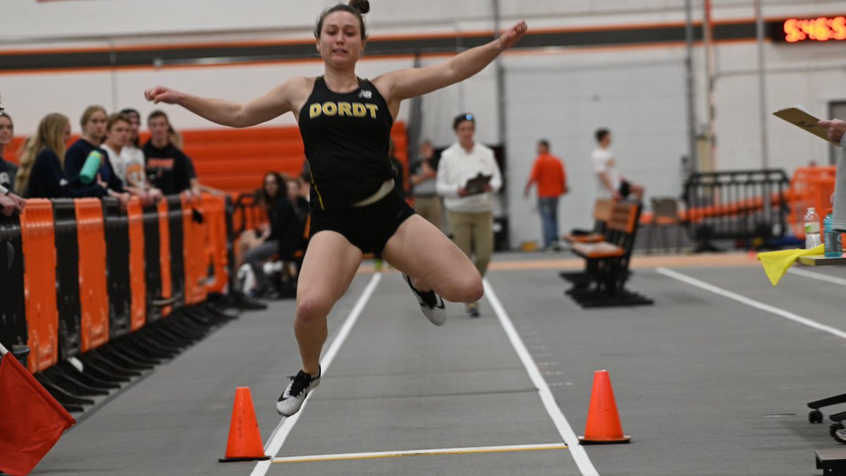 dordtdefenders's tweet photo. Photos from day one of GPAC Indoor Track and Field Championships; Ella De Jong scored 2,224pts to place 12th overall in pentathlon. @duxc_tf https://t.co/pTheMLgYmb