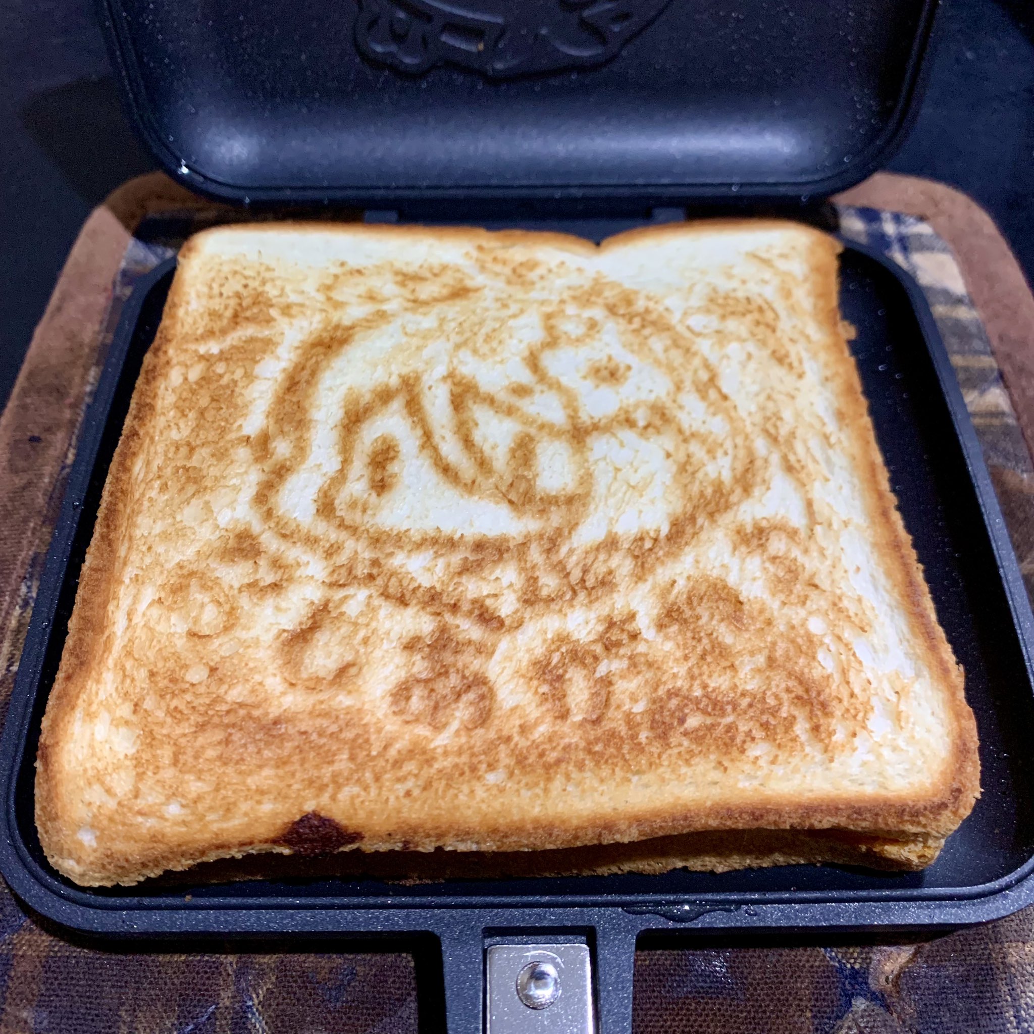 プリコネ コッコロのホットサンドメーカー pescarmag.ro