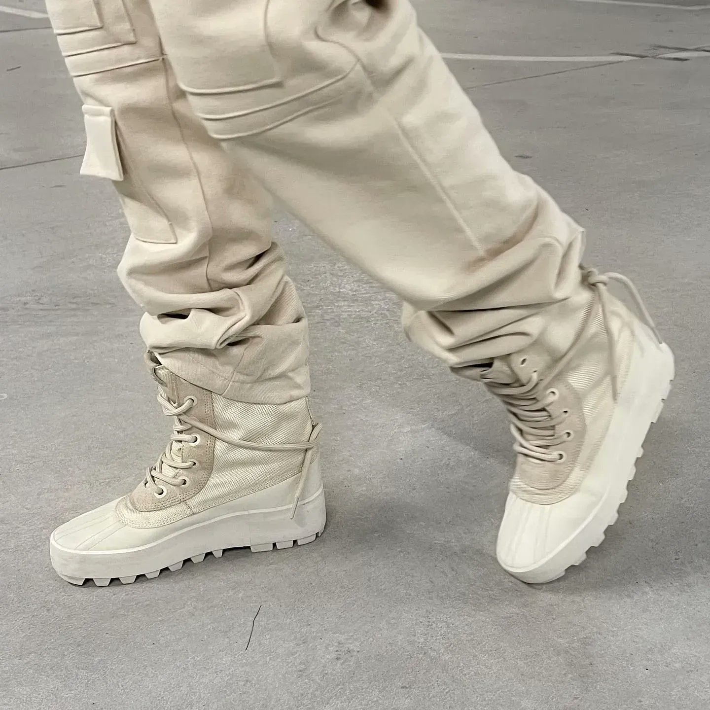 Recept Held og lykke eskalere Sneaker News on Twitter: "Should Ye revisit the Yeezy 950 Boot?  https://t.co/wpkvtoa9vg" / Twitter