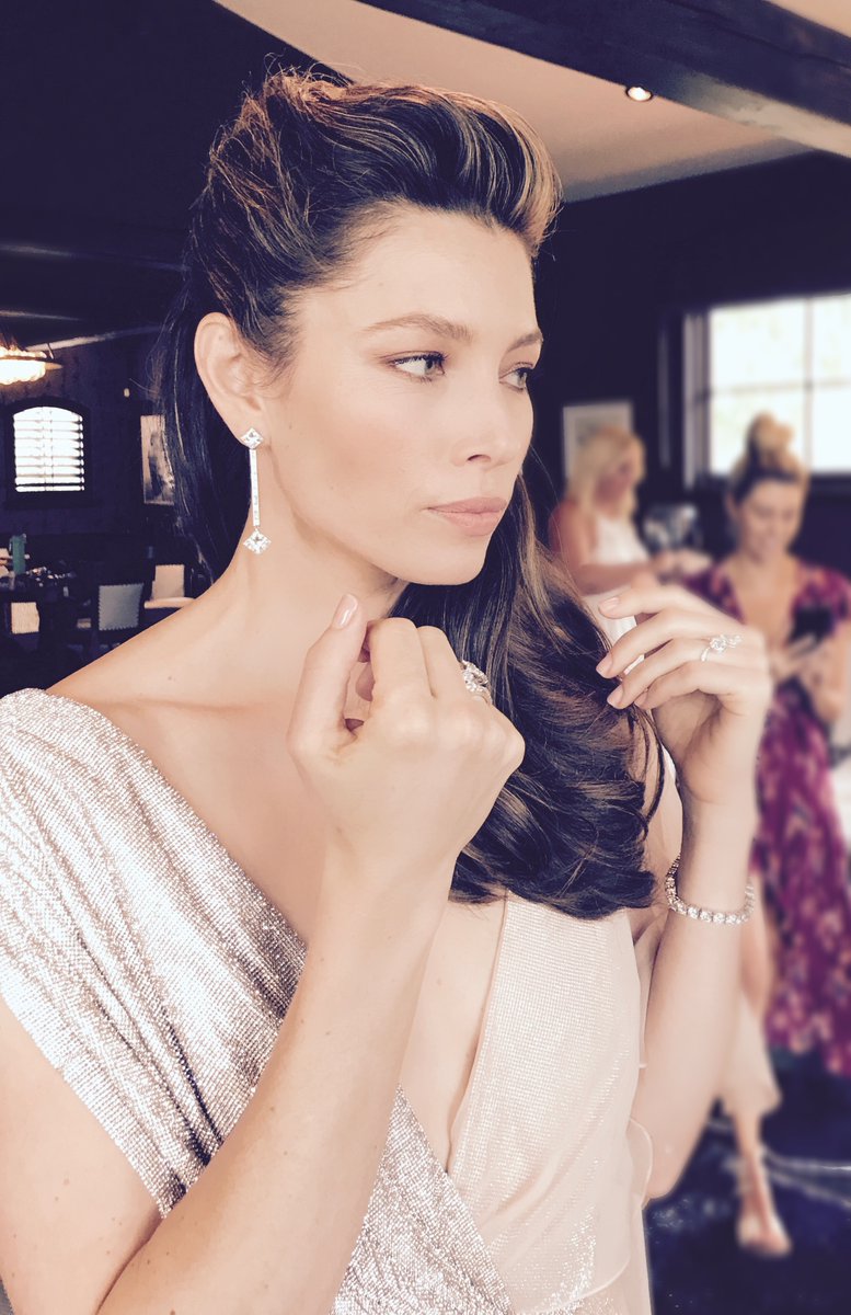 badpostjbiel's tweet photo. Jessica Biel, Emmy 2018 https://t.co/m5OpnyvCo8
