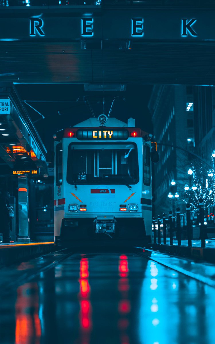 _mccartyphoto's tweet photo. SLC by night https://t.co/NqYloHtege