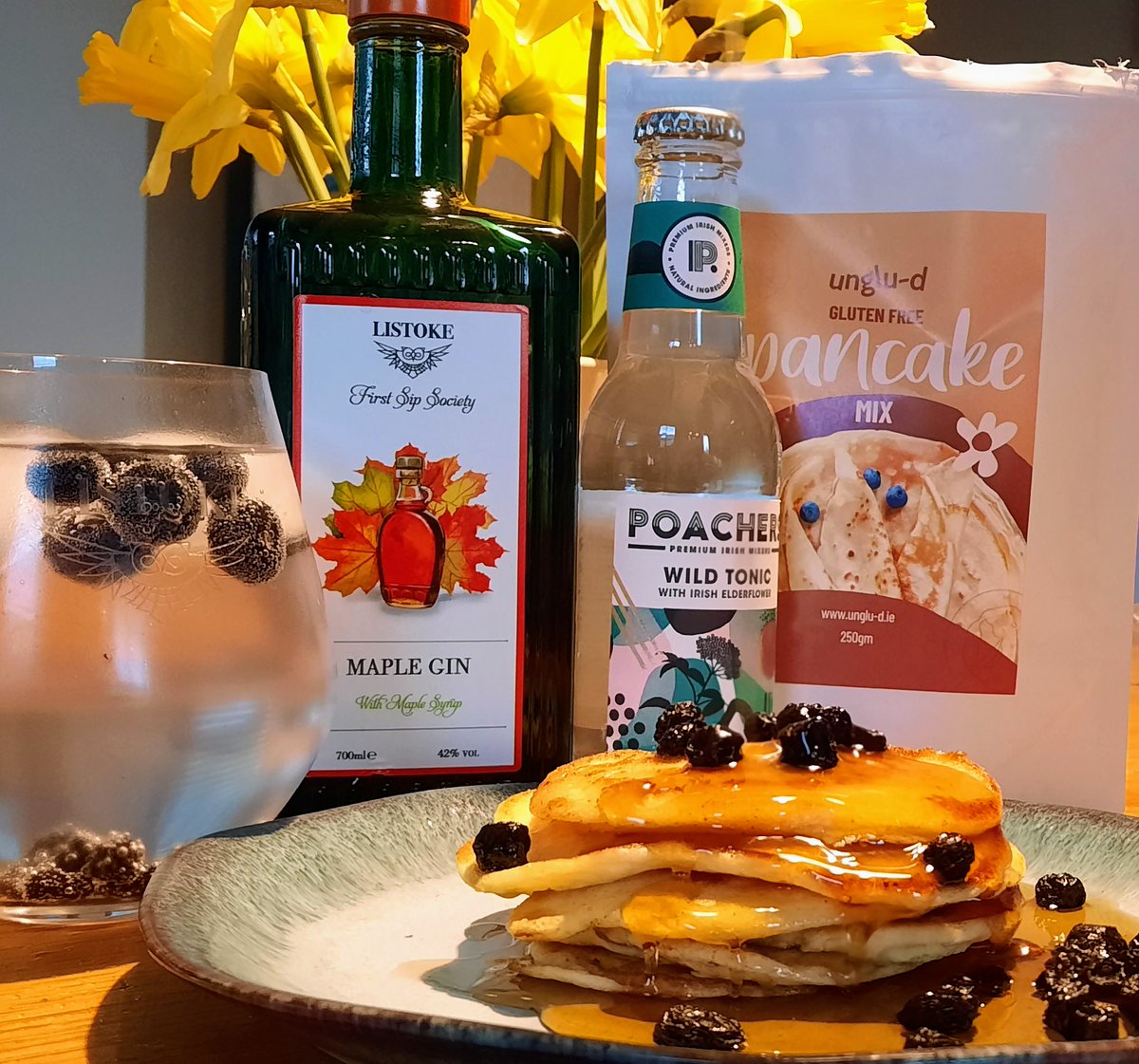 Pancake Tuesday should be a national holiday. Change our minds. This month's First Sip Society is a Maple Gin with @PoachersDrinks Wild tonic and dried blueberries as garnish. Thank you to @unglu_d for their amazing gluten free pancakes as our gift!