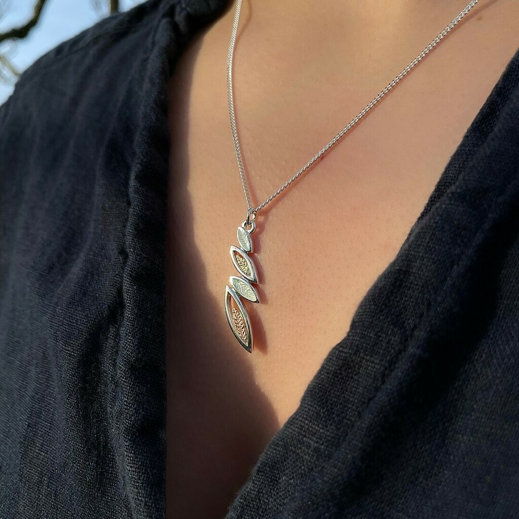 SheilaFleetSFJ's tweet image. How beautiful is the Winter enamel in Sheila&apos;s Seasons collection?! ❄️

#sheilafleet #sheilafleetjewellery #orkney #scotland #madeinorkney #madeinscotland #orkneyjewellery #jewelleryworkshop #jewellery #enamelledjewellery #silverjewellery #goldjewellery … instagr.am/p/CaIbZttoMPw/