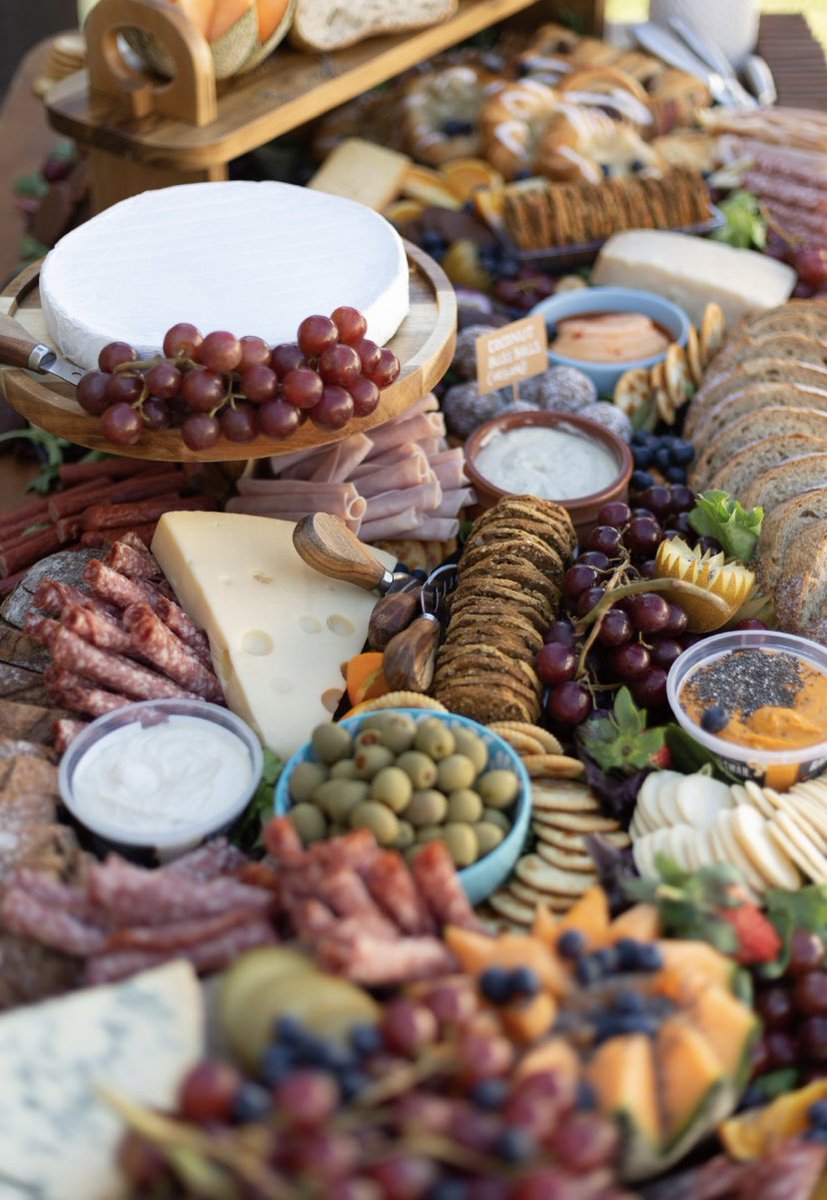 Ginking2016's tweet image. Antipasti with a glass of Fizz? Yes, please! #DrinkingGinking #wine #delicious #fizz #sparkling