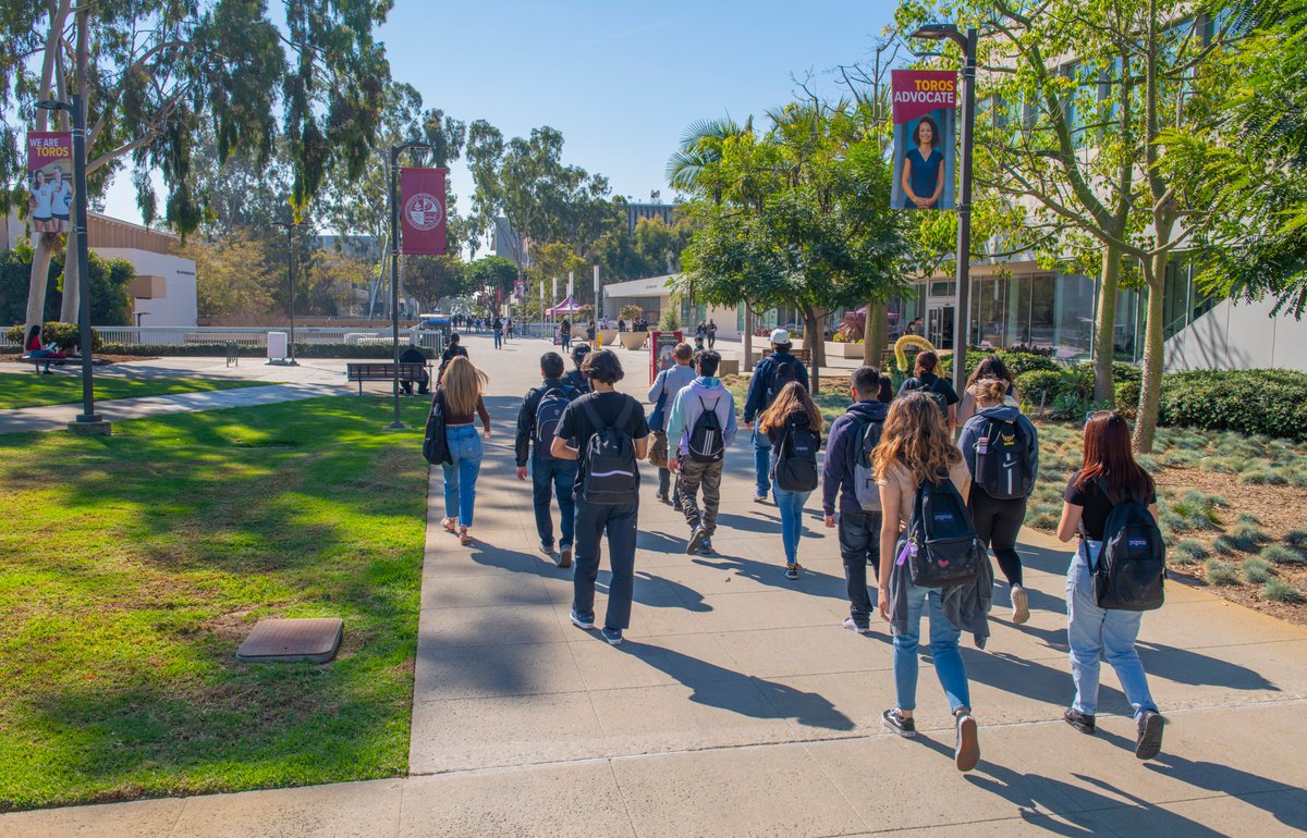 DominguezHills's tweet photo. Toros, we did a lot this week: Returned to campus, learned ways to get involved at the Involvement Fair, presented at Student Research Day, and more. What was your favorite part about being back on campus?! #TorosTogether https://t.co/GvbnmtPuoo
