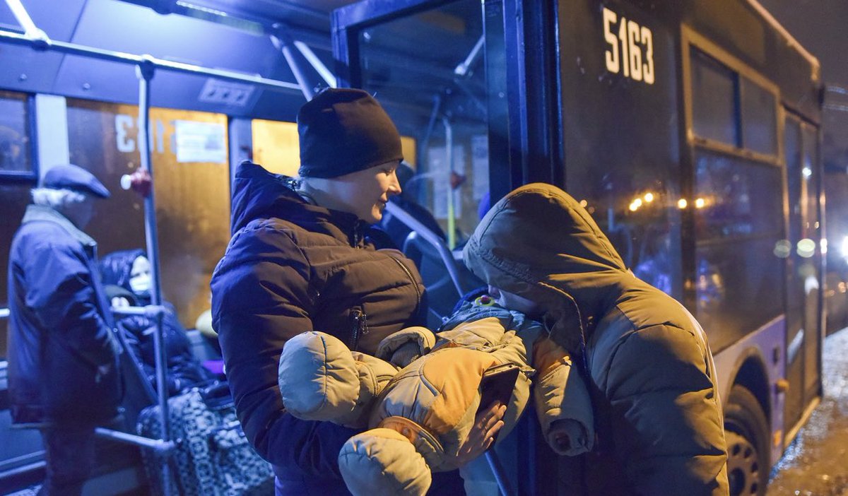 Готов оказать поддержку. Автобусы с беженцами из Донбасса. Беженцы Донбасса 2014. Беженцы из Донбасса. Эвакуированные из Донбасса.