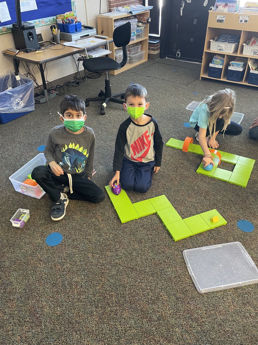 W for ⁦wonderful <a href="/WestbrookD34/">Westbrook School</a>⁩ students coding  🐭 🧀 into the weekend! #wbpandas ⁦<a href="/glenview34/">Glenview District 34</a>⁩ #weared34 #makermodules ⁦<a href="/GEF34/">GEF</a>⁩
