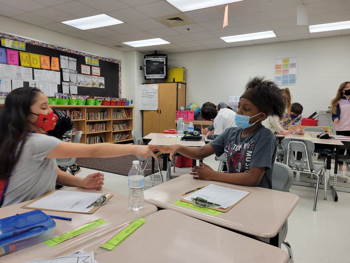GregVeto92's tweet photo. A rock paper scissors tournament in class taught us more about sample spaces, probability and the fundamental counting principle with options. @CountrysideElem https://t.co/ye10zkCcsg
