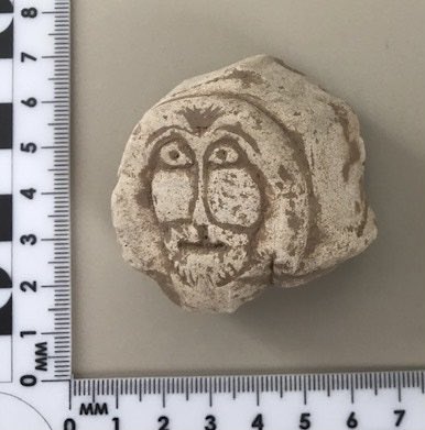 Found near the River Parrett, north Somerset, currently being recorded and analysed, small stone #medieval lion head possibly from a window tracery and/or to do with Richard the Lionheart?.. #archaeology #FindsFriday