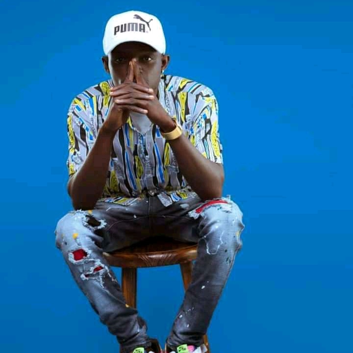 dzasublackgod's tweet photo. Here comes one of those musicians you need to respect for always feeding the audience with good vibes. Bet me you will love this dude after listening to any of his songs. @OfficialEvivim is a great talent💯.

Listen #Yayrasorr https://t.co/BDDo5XsD4f
#blackpromos https://t.co/oe1BSUXTCr