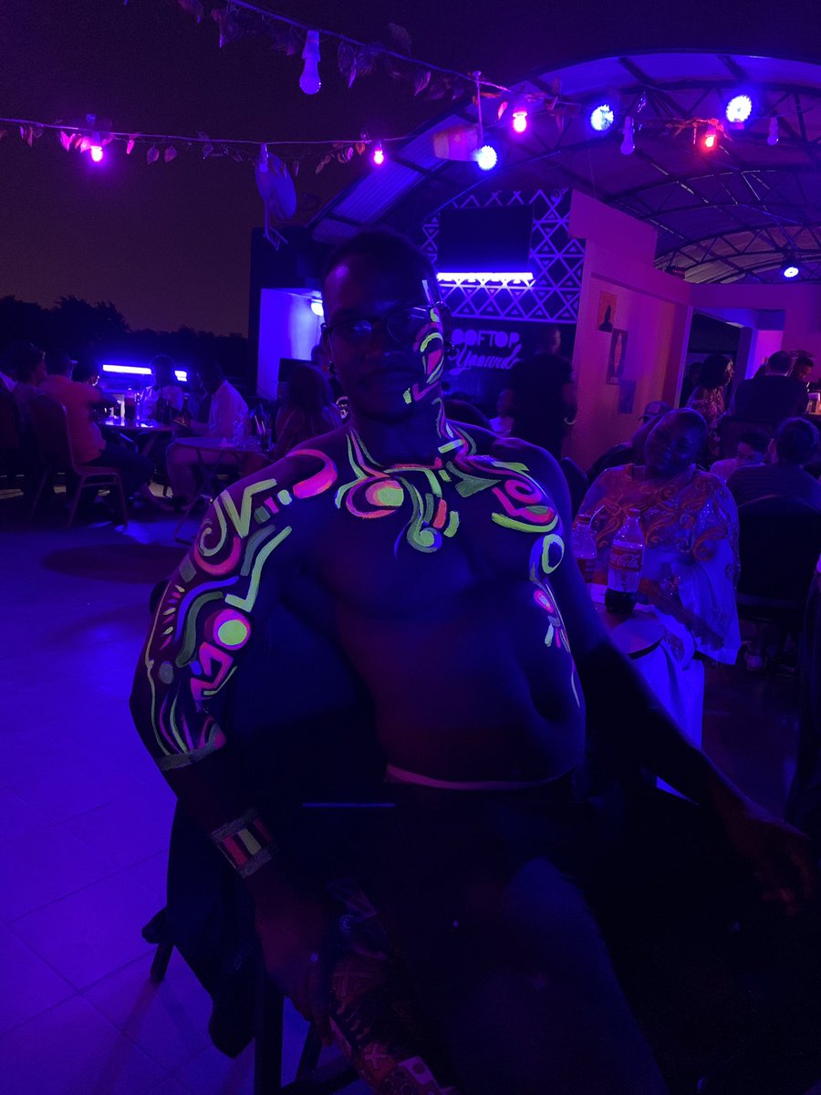 tonpotemuscle's tweet photo. J’ai servi de modèle pour la soirée afrohouse du @therooftopyde une expérience plutôt ludique. https://t.co/hTaUKYlso7