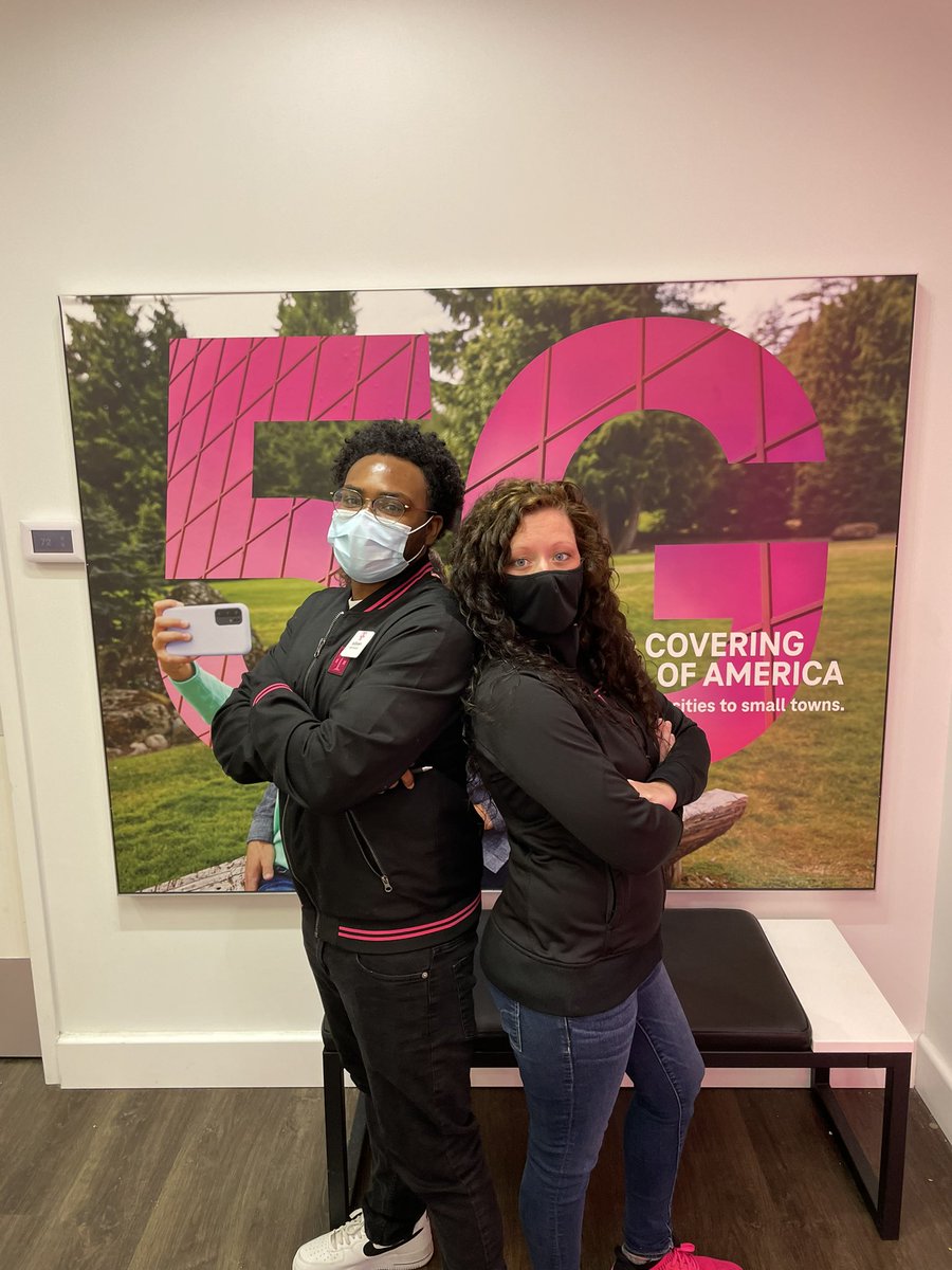 BKnollRetail's tweet image. Welcome JaShawn to the mobile expert club! Today he became officially certified &amp;amp; is ready to take the next steps showing our customers why we are the best! Congratulations JaShawn! #MobileExpertReady #MidwestMagic @CinciTrainer @bdiezel07 @wderrickindy @RJGomezIII @TracyNolan_