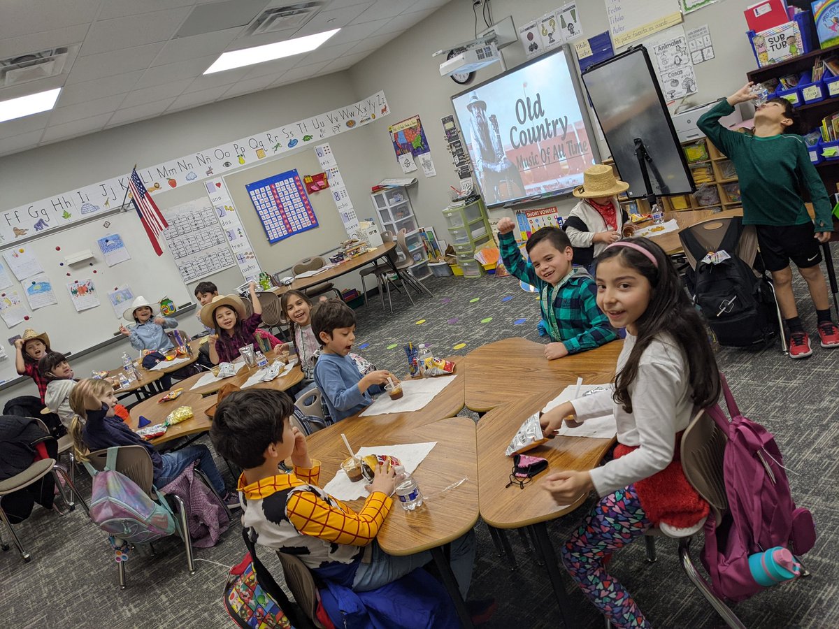 arsiluck's tweet photo. Howdy!!! 🤠
These cowboys and cowgirls learned about Texas Symbols. Their favorite symbol was the Chili plate that they enjoyed today. 😋💜 https://t.co/UzMUPGhMzB