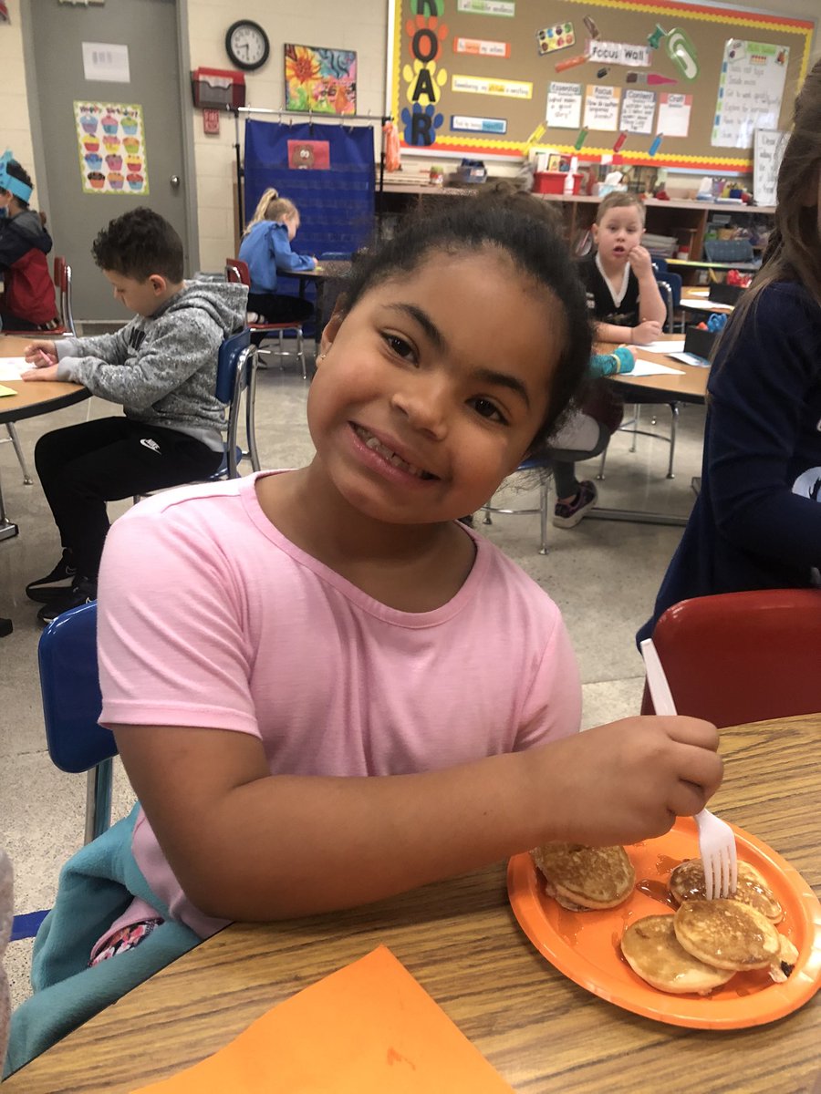 100 mini pancakes to celebrate 100 days of school!#Resroars