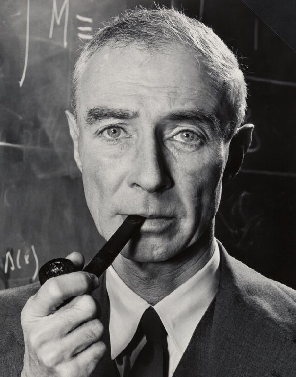 American theoretical physicist and professor #RobertOppenheimer died of #cancer #onthisday in 1967.

#otd #atomicbomb #history #nuclearweapons #trivia #ManhattanProject #LosAlamosLaboratory #NowIambecomeDeath #JuliusRobertOppenheimer