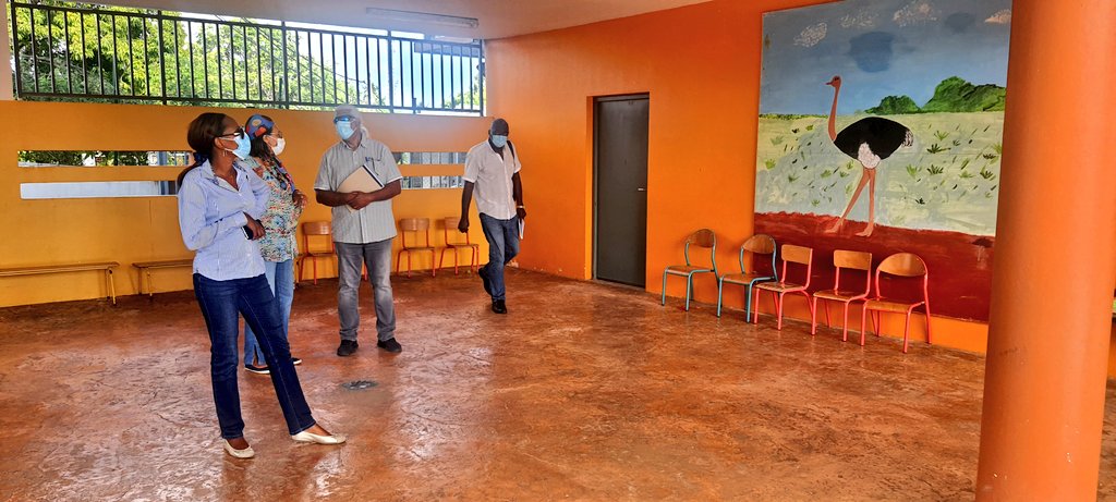 Cite971's tweet photo. Dans le cadre du projet "Espaces Ludiques", une visite des écoles maternelles labellisées cet après-midi a eu lieu en présence de l'élue @NadegeTheophile ,les responsables du service technique de la @VilledesAbymes et l'inspecteur Sécurité et Santé au travail de l'@AcGuadeloupe . https://t.co/n9OPtGF4s3