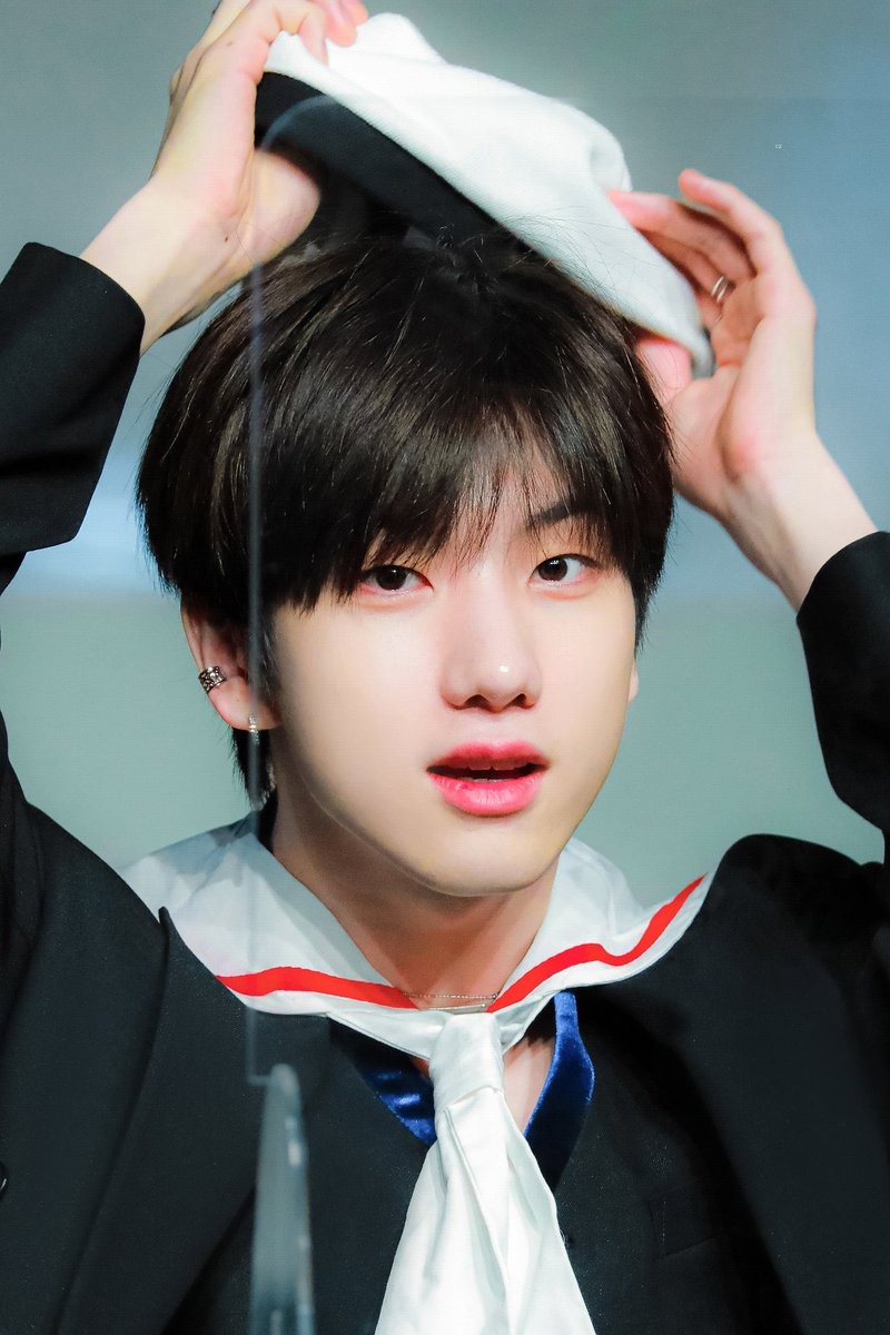 how is he so cute ? :((