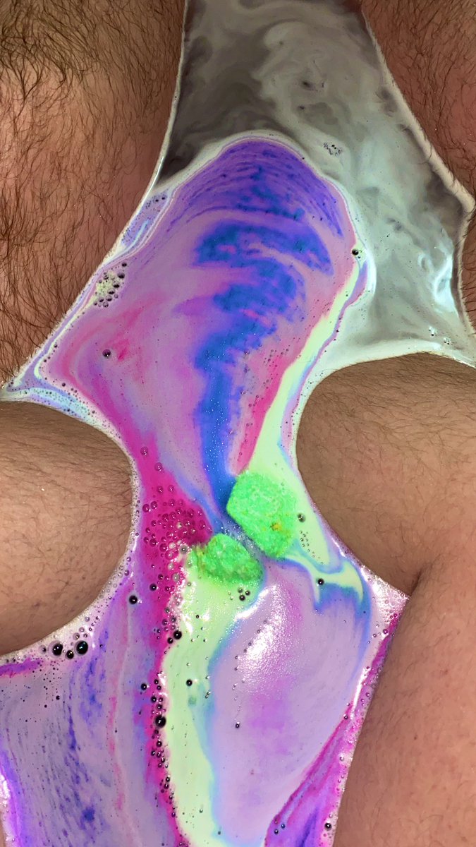 leonricher88's tweet photo. Bath time @itsjustmedandan https://t.co/kKhKZO854r