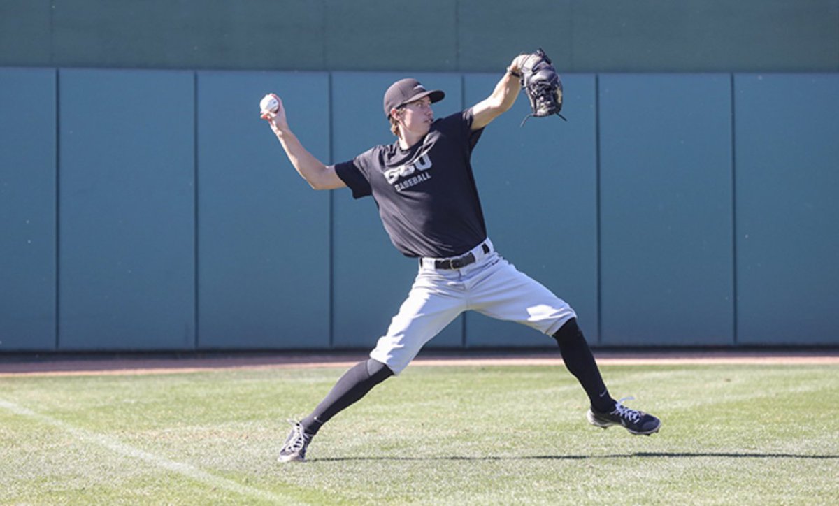 sportscronkite's tweet photo. Imagine dreaming of playing baseball ⚾️ in a state that doesn't sanction high school baseball. And imagine landing at a DI program anyway. That's what happened to @GCU_Baseball's Carter Young. Our @brandonbonapar has the story. @C31Young https://t.co/jSlr9QFZek https://t.co/0zpNv87XT1