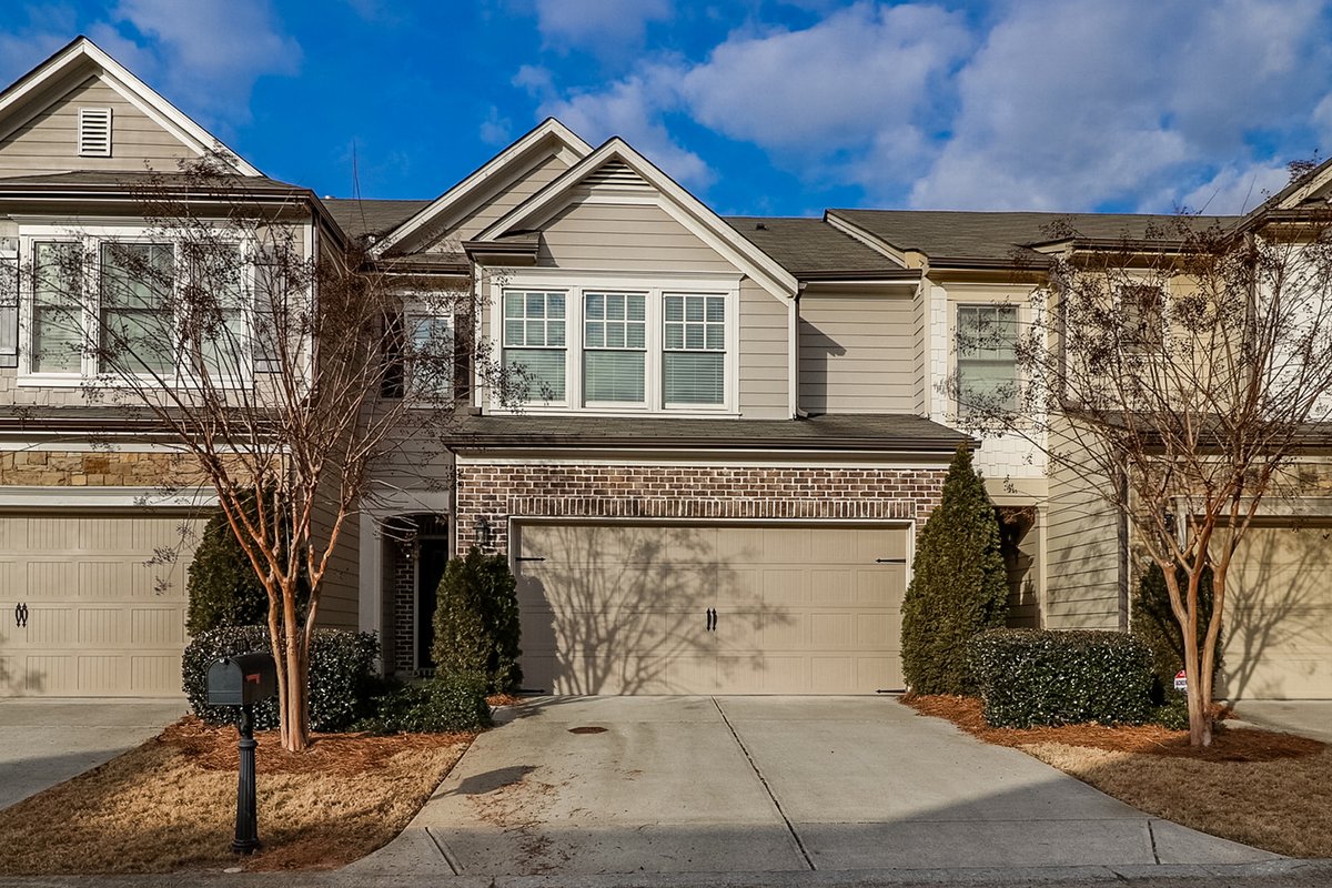 CleveGaddis's tweet photo. Our new listing in Alpharetta is having an Open House this Saturday from 1-5pm. 725 Duberry Street is a MUST SEE! https://t.co/9dZRvILMvU https://t.co/iBqkpkYHn2