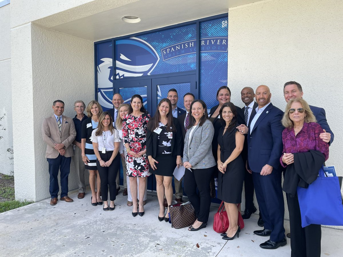 Our 9th Ethical Governace Day! Thank you to everyone @SharksSrhs for such a beautiful job coordinating. Love our leaders taking time out of their day to speak with our students and making our local government accessible. You truly are inspiring the leaders of tomorrow. @pbcsd