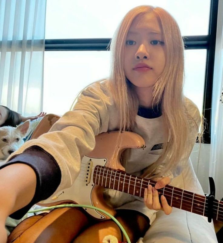 N8NIES's tweet photo. 180222, rora's update! 
. look, it's me and my gf, mio<3 
i really love her, she was on guitar for me and ofc, i loved this. https://t.co/jkiKWXEycl