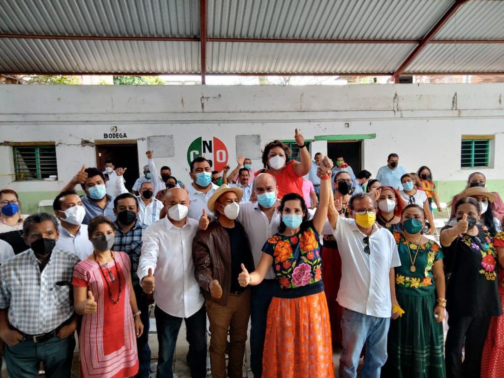 JavierVillacana's tweet photo. Productiva gira por el Istmo. Fuimos al encuentro de la militancia.En Juchitán nos reunimos con delegados, líderes históricos y comités municipales. Nuestra ruta es tocar a todas y todos los priistas porque contamos con ellos para mostrar que el @PRIOaxaca_ está firme y vivo. https://t.co/hUyYWvcNji