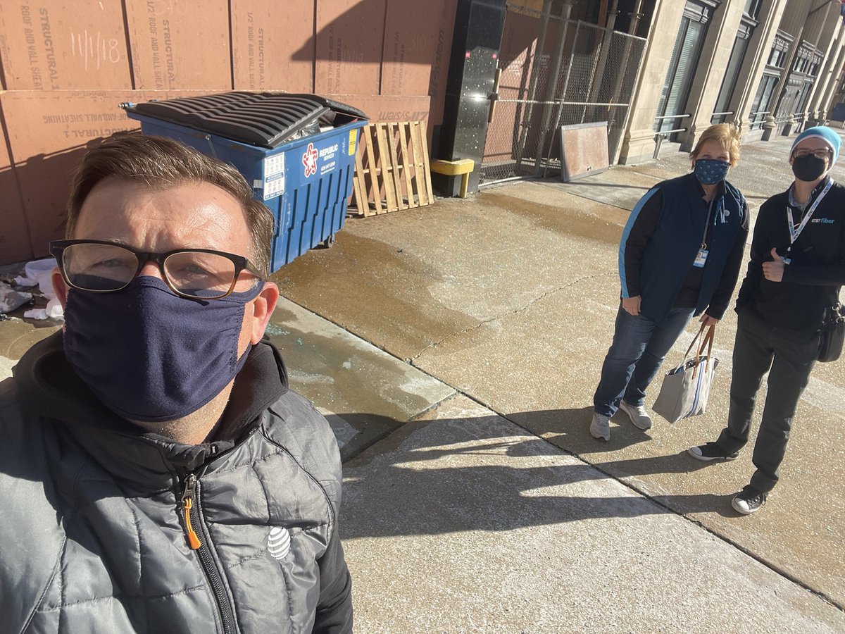 devin_pelkey's tweet photo. Hit the town with Keith and later @kmcmk2 with Connected Communities.  Even got to stop by and see 1010 Pine St.  Everything’s bigger in #StLouis!  Lots of opportunity ahead for events. #attfiber https://t.co/e9yhYCSE9a