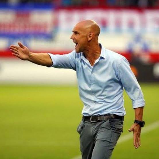 Beşiktaş yeni hoca için Letsch ile anlaşacakmış,bence doğru bir tercih olur kendisi modern bir hoca ve ligimizde Farioli,Montella tarzı bir etki yaratabilir ve kendisi gerek karizması gerek oyunu olarak cok başarılı birisi ve oyun tarzı olarak hücumcu olması gayet iyi