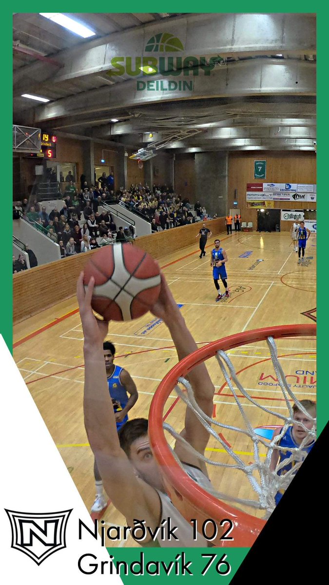 Ljónagryfjan fjallmyndarleg í kvöld💚 
<a href="/Matasovic31/">Mario</a> 20/8/3
<a href="/dbasile_10/">Dedrick Basile</a> 19/8/6
<a href="/fotislambro19/">fotis lambropoulos</a> 19/6/2
#Subwaydeildin