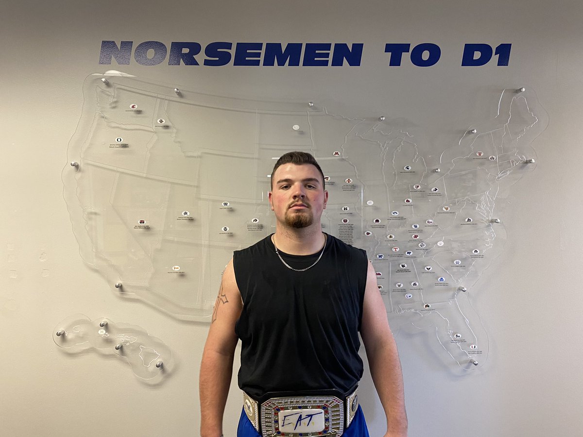 #FinishFriday EAT Champion of the day! (Charlie) <a href="/ClayMcCormick5/">Clay McCormick</a> Coaches check him out! 
#EAT 
#Effort
#Attitude
#Toughness 
#MadeOnTheBanks