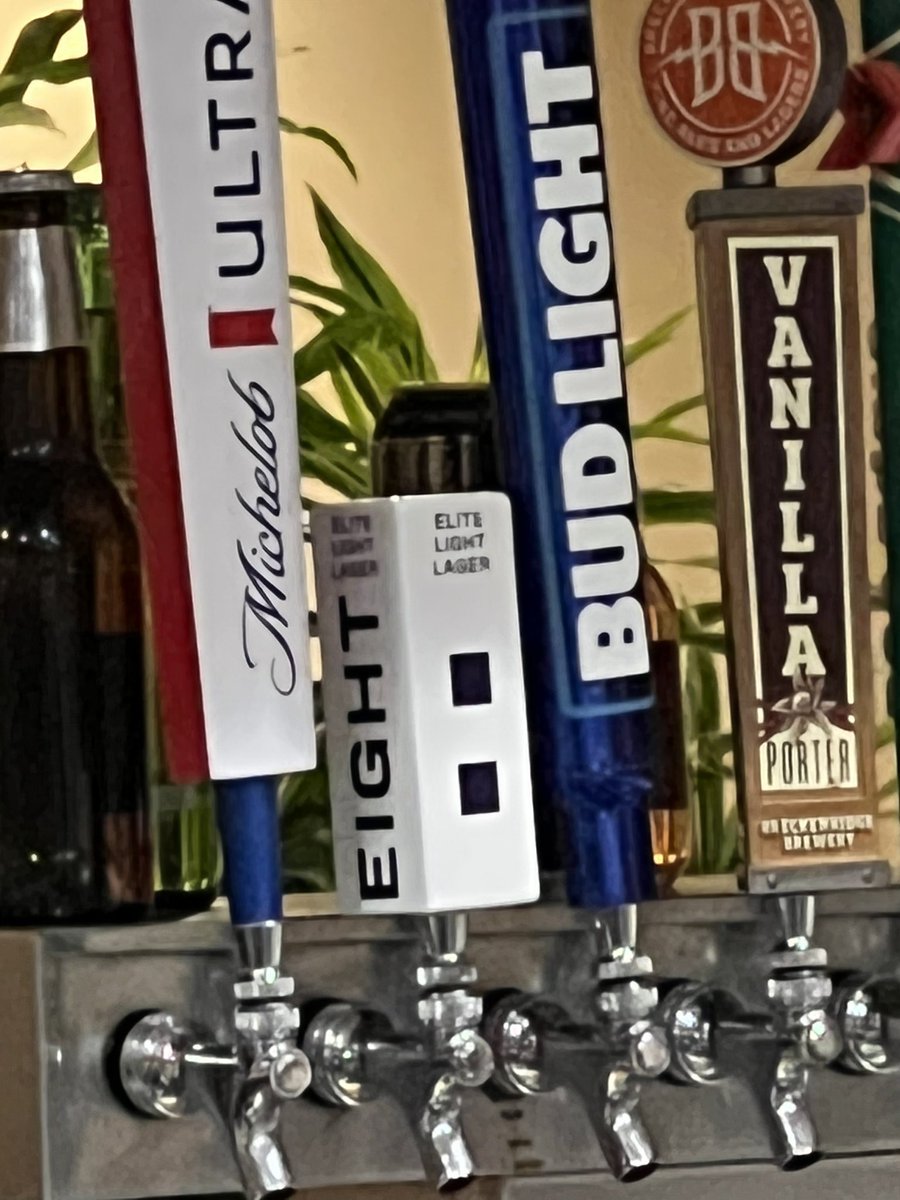 BDutton1's tweet image. Eight on tap. Great beer! @TroyAikman