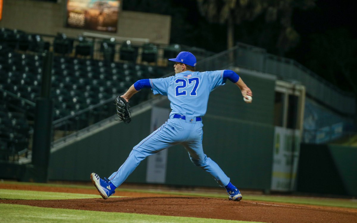 A 1-2-3 first for Larsen. Scoreless after an inning.

END 1 | Kansas 0, Illinois 0