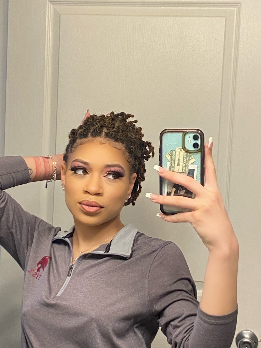 _deessy_'s tweet image. Untouchable, but you feel me 💕