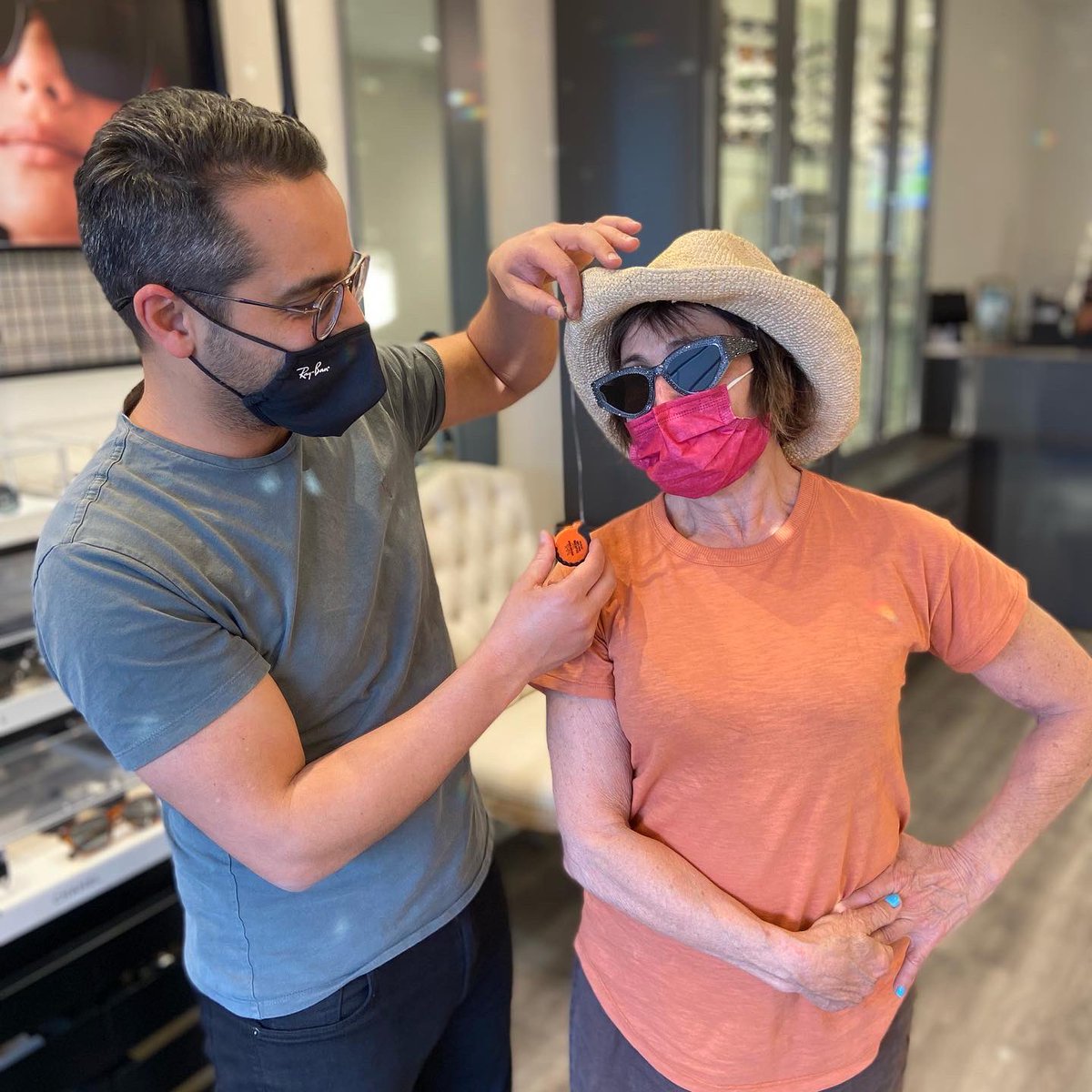 LaurieWoolner's tweet photo. Hanging with Armin, at my favorite spot in MDR to hook me up with some cool specs 😎 #modooptometry
#marinadelrey https://t.co/8gLnN283yy