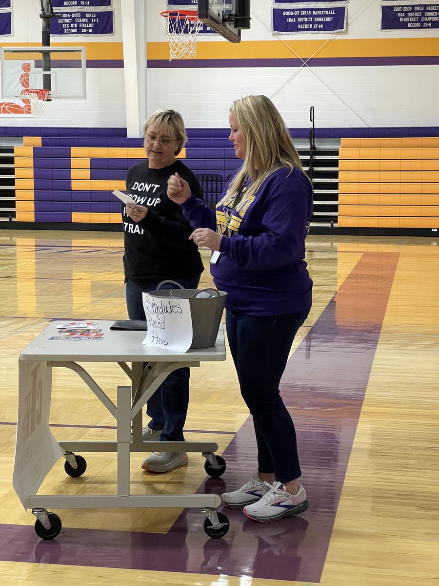 MultipliersLead's tweet photo. Sending a HUGE shout out to @EdgewoodHS_CTE for organizing a great Career/Adulting 101 day for our 8th-12th grade students! #itsagreatdaytobeabulldog #edgewoodbychoice https://t.co/erp98WK57e
