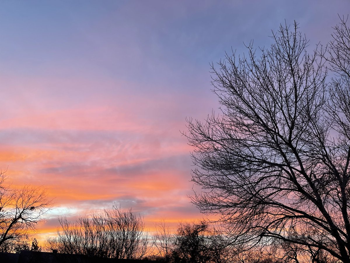 young_bella27's tweet photo. There’s nothing I appreciate more than beautiful skies… ⛅️❤️‍🔥 https://t.co/0Q8MoDkCkb