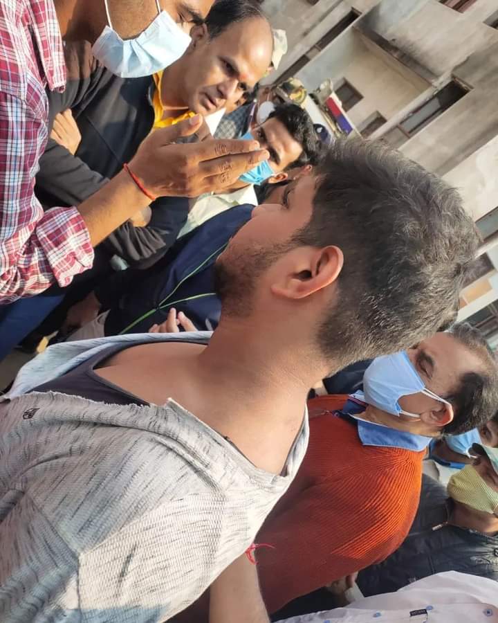 FAIMA_INDIA_'s tweet photo. #MedicalStudents attacked with Hockey Sticks while studying in library of @gmcbettiah inside campus of Hospitala by local goons called on by #NursingStaff of Same Hospital. 
#FAIMA request @bihar_police arrest culprit ASAP! 
@BettiahPolice @NitishKumar
@mangalpandeybjp
@ANI https://t.co/l3Fg2uEqbu