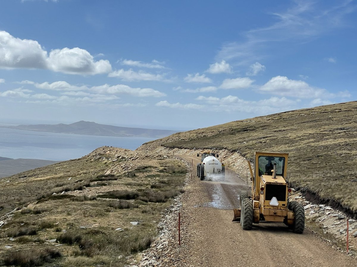 justin_westside's tweet photo. Tough country on Mt Byron #casece #jcb #cheiftain #islandlife #livingthedream https://t.co/6wHDTs1K6S