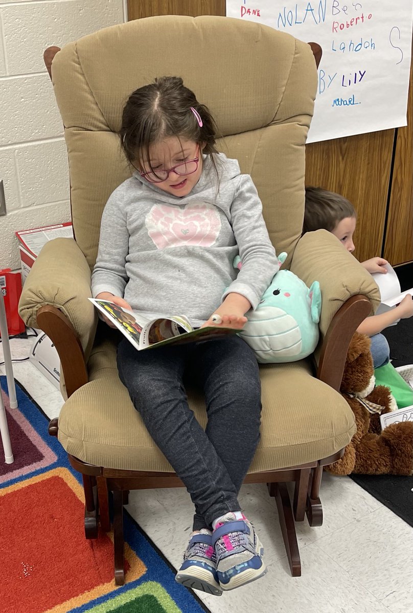 MrsMackey4's tweet photo. Who do you like to read to? We read to our favorite stuffed animals today.#littlereaders https://t.co/tBnKZU0l4V