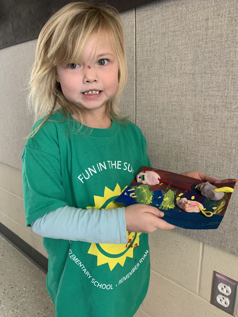 kthomas_artroom's tweet photo. Kindergarten has been learning about primary and secondary colors and how to mix colors, inspired by the book, “Mouse Paint.” They mixed their own colors and then sculpted their own mice, or creatures, using Model Magic! @LehighElemNASD https://t.co/exdEkAQGod