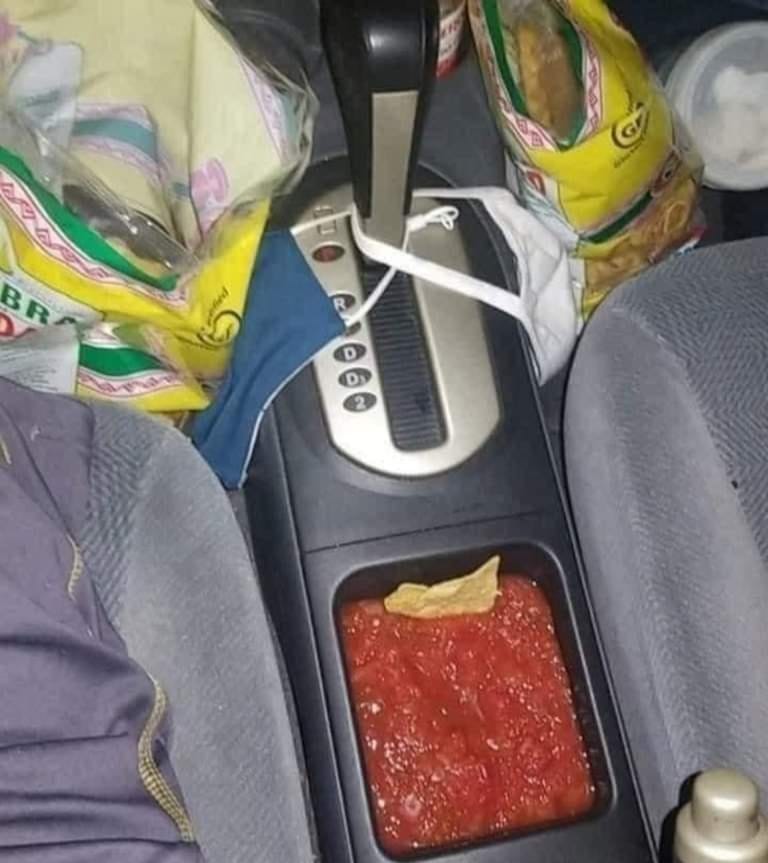 SoyFedelobo's tweet photo. Apenas me enteré que los autos incluyen salseras.. https://t.co/ZdTduLS1W9