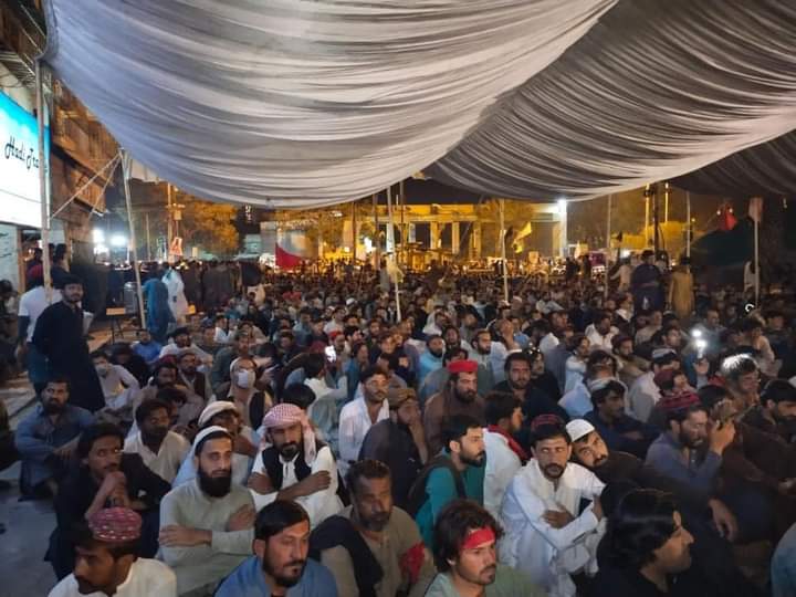 Noorullah_PTM's tweet photo. دھرنا تو اب شروع ہوا۔ھفتہ اور اتوار کو دمادمست قلندر ہوگا۔
اب بھی صوباٸی حکومت کے پاس وقت ہے ۔
ہمارے مطالبے تسلیم کرکے جمہوریت پسند ہونے کی ثبوت دے https://t.co/Ixgv6Y1FYV