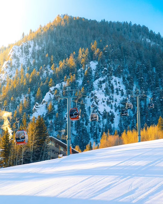 AspenCO's tweet photo. Morning light hitting jussssst right! 📸: @grahamjphoto https://t.co/7WqfJImBZj