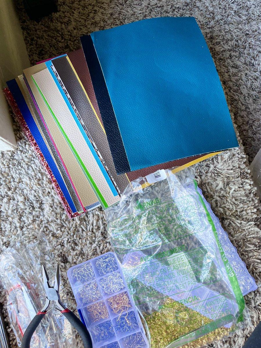 EARRING SUPPLIES SALE‼️‼️
• 20+ varieties of high quality brass and silver charms
• Earring hooks, jump rings, and tools
• 36 sheets of faux leather with stencils

$125 + shipping (over $200 value in materials alone) DM TO CLAIM💗