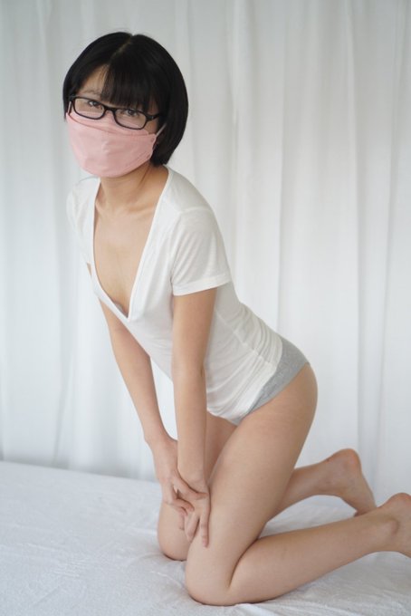 貧乳がバレる写真です笑。 アリだと思う方はイイねください😌 https://t.co/B6HyEC1Poc