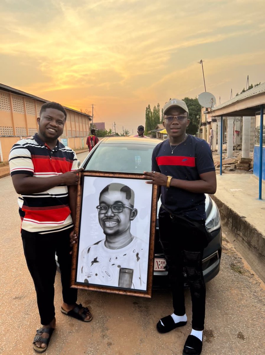 cross_poncho's tweet photo. I have done a lot of pencil works for celebs in Gh here.@gyaigyimii is doing excellent work and needs to be protected 
Thanks for accepting my gift 
Anoda big ups to @bantamakwasi for the linkop https://t.co/A1td4CSq2E