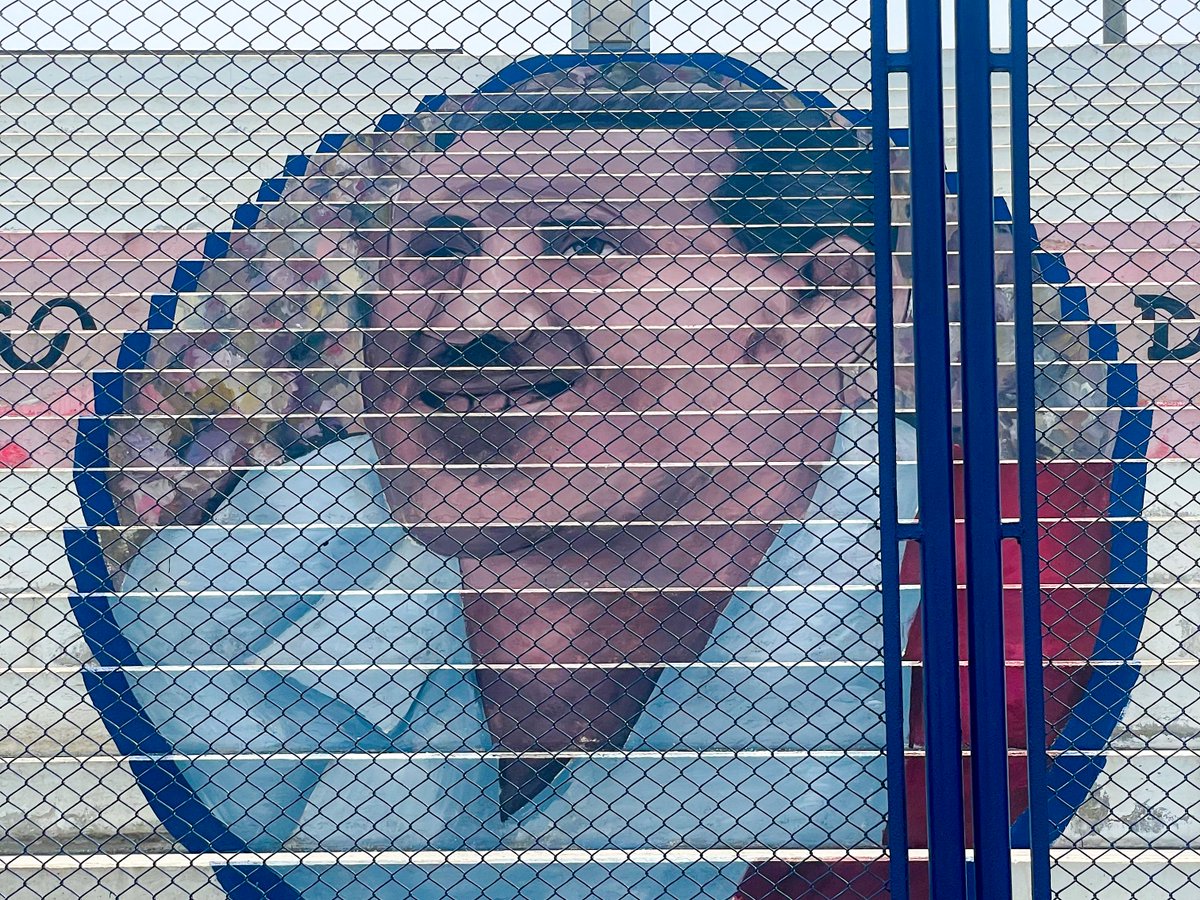 Oriente_Edil's tweet photo. Imágenes de lo que fue el mantenimiento del mural de nuestro gran ídolo Roberto "Tito" Drago.

#EchaTito #EchaMuni #OrienteEdil https://t.co/jNKq0HLUJW