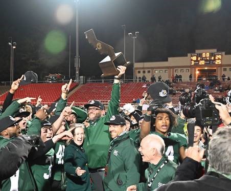 Sacred Heart Cathedral announces that Barry McLaughlin has stepped down as head football coach. This past year, he led the Irish to the CCS, NorCal, and CIF State Championships. THANK YOU, Coach Mac! #IrishUp #HeartOfTheCity
shcp.edu/news/shc-head-…